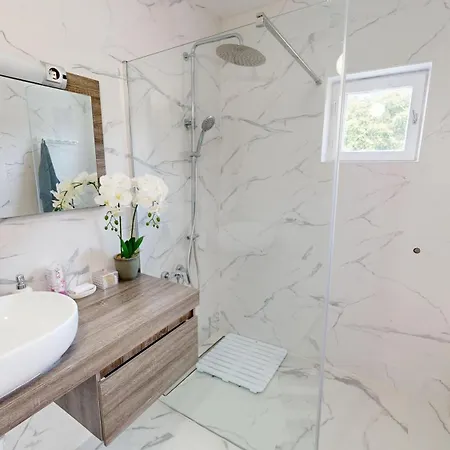 Апартаменты Alomhaz *