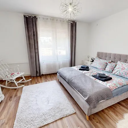 Alomhaz * Балатонсабади