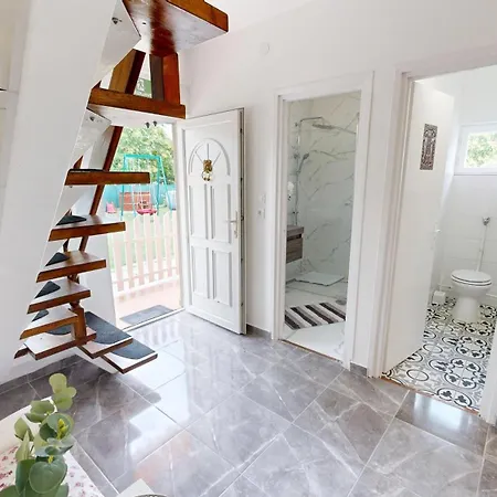 Alomhaz Балатонсабади