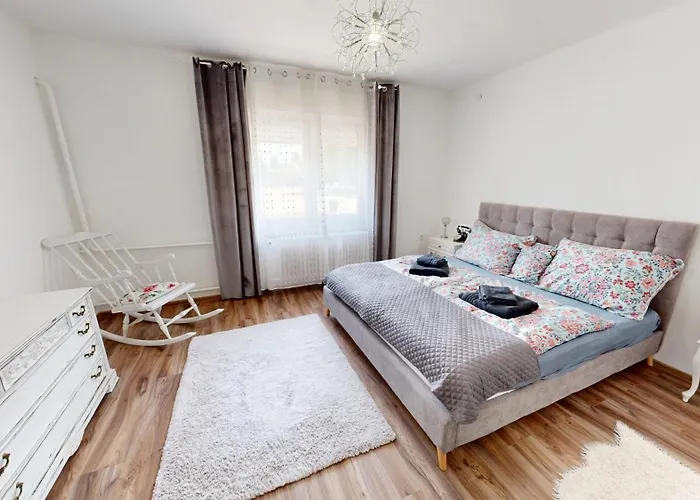 Alomhaz * Balatonszabadi Fürdőtelep